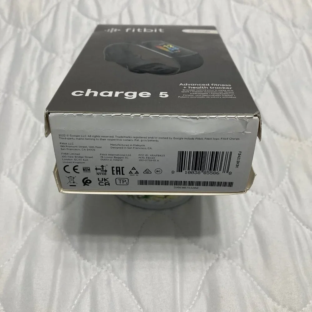 NWT * Fitbit Charge 5